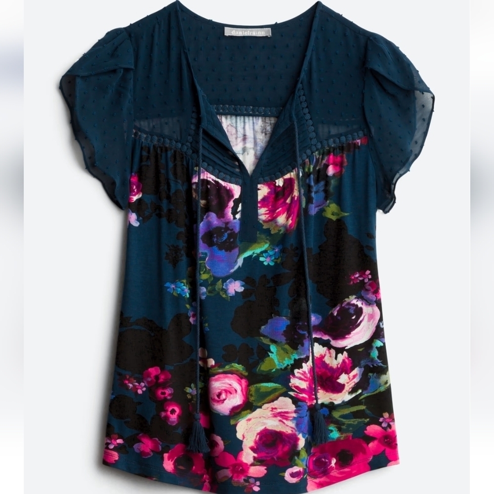 Daniel Rainn Jarra Flutter Sleeve Tassel Knit Top. Small.